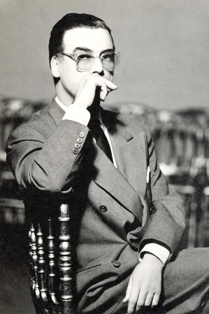 Кристобаль Баленсиага: зодчий высокой моды, пересобравший женский силуэт XX столетия