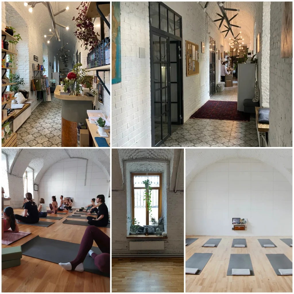 Yoga Space: здесь есть два зала в центре Москвы – большой и маленький. Иногда проводят необычные занятия, например, стояние на гвоздях.
